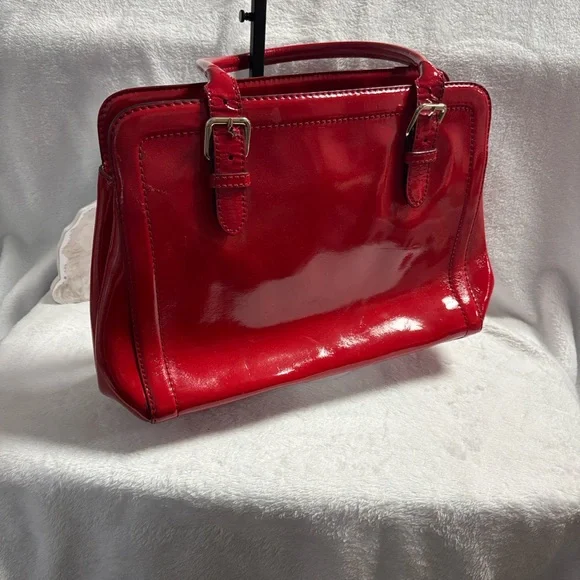 Kate Spade Carlisle Street Sylvie handbag in cherry red patent leather - Picture 3 of 11
